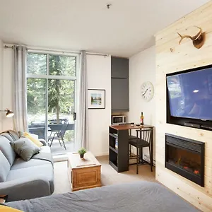  Apartment Impeccable Glacier W Pool+hot Tub Canada